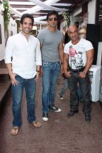 Tusshar Kapoor, Sonu Sood with the cast of Shootout At Wadala at the launch of gym calles Red Gym in khar on 1st May 2012 (56).JPG